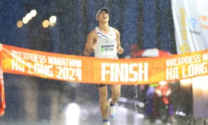 Cách Huỳnh Anh Khôi chiến thắng VĐV Kenya ở VM Hạ Long